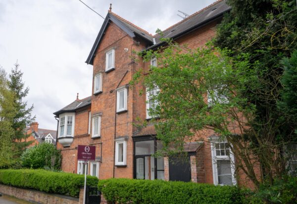 Cross Road, Clarendon Park, Leicester, LE2 3AA