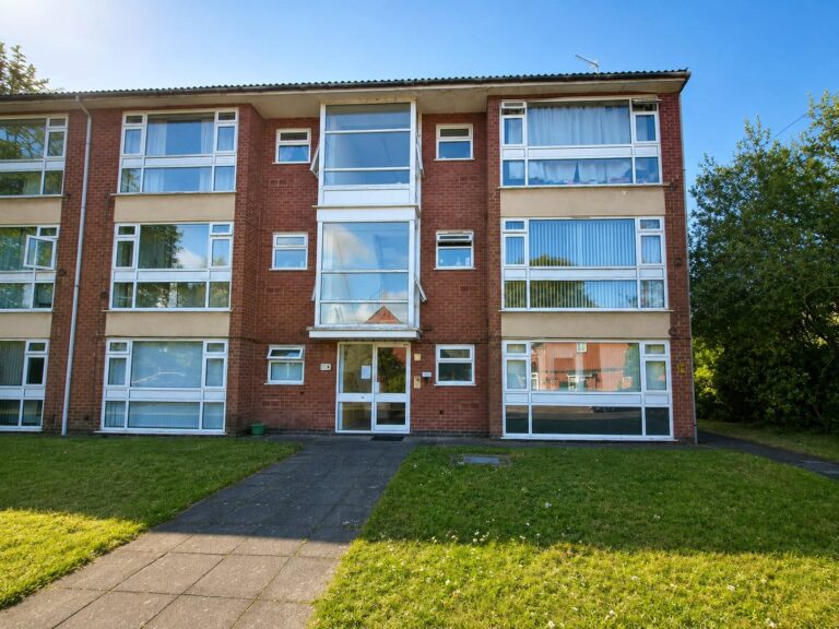 Avenue Road, Stoneygate, Clarendon Park, LE2 3EA