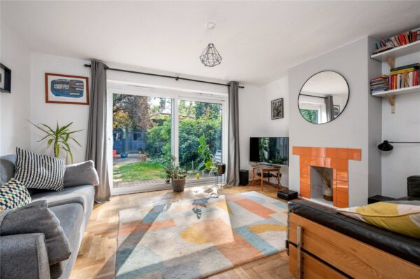 Avenue Road, Stoneygate, Leicester, LE2 3EB