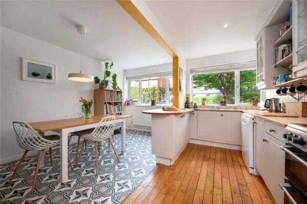 Avenue Road, Stoneygate, Leicester, LE2 3EB