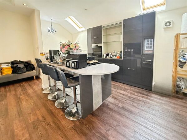 London Road, Oadby, Leicester, LE2 5DL