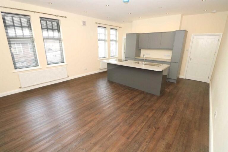 London Road, Oadby, Leicester, LE2 5DL