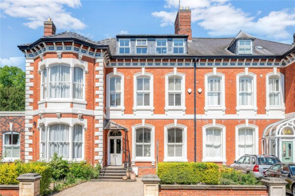 Knighton Park Road, Stoneygate, Leicester, LE2 1ZA