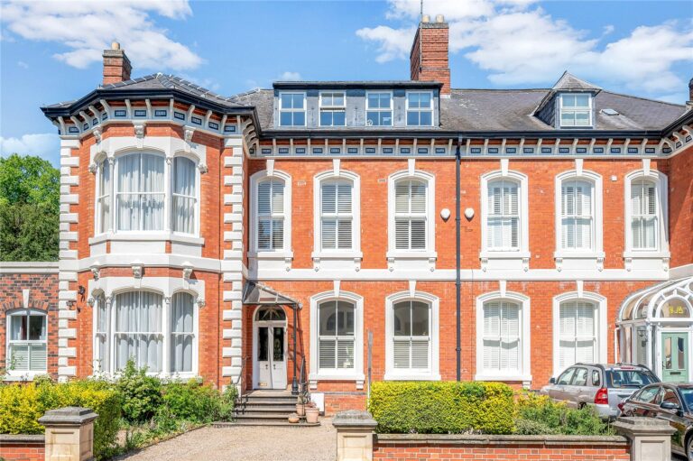 Knighton Park Road, Stoneygate, Leicester, LE2 1ZA
