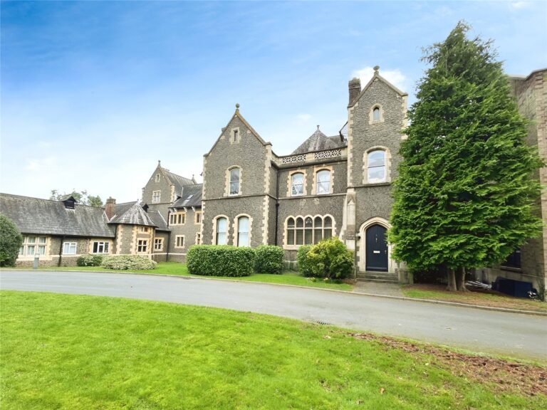 Stoneleigh Manor, Stoneygate, Leicester, LE2 2AD