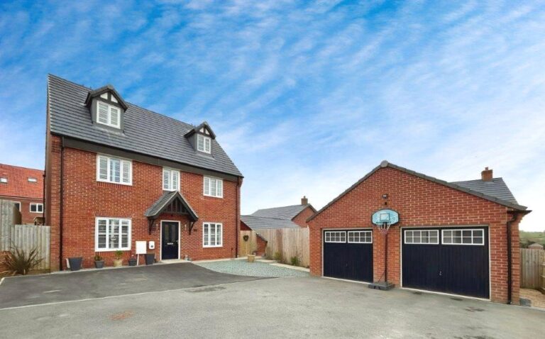 Cygnet Close, Melton Mowbray, Leicestershire, LE13 1FQ