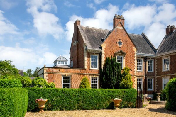 Chestnut Drive, Stretton Hall, Oadby, Leicester, LE2 4QX