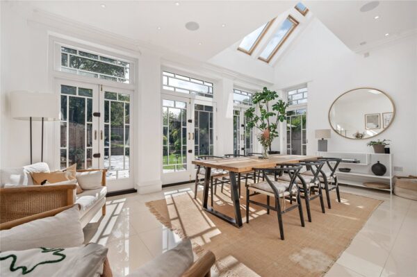 Stoneygate Road, Stoneygate, Leicester, LE2 2AE