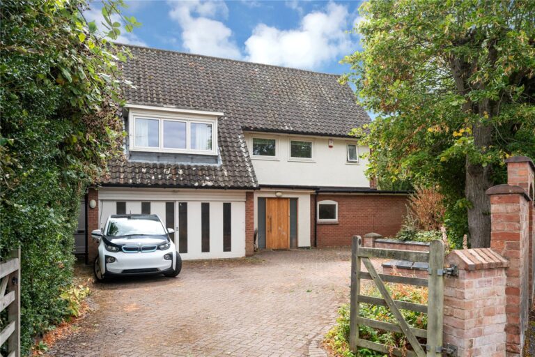 Avenue Road, Stoneygate, Leicester, LE2 3EB