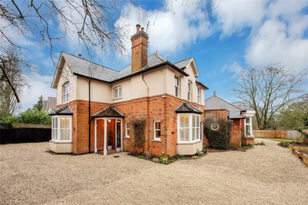 Lutterworth Road, Dunton Bassett, Leicestershire, LE17 5LF