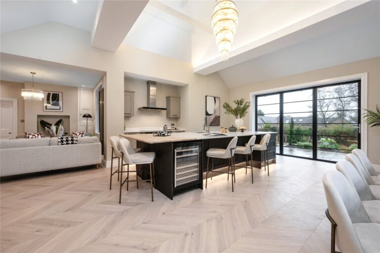 Lutterworth Road, Dunton Bassett, Leicestershire, LE17 5LF