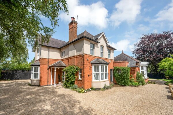 Lutterworth Road, Dunton Bassett, Leicestershire, LE17 5LF