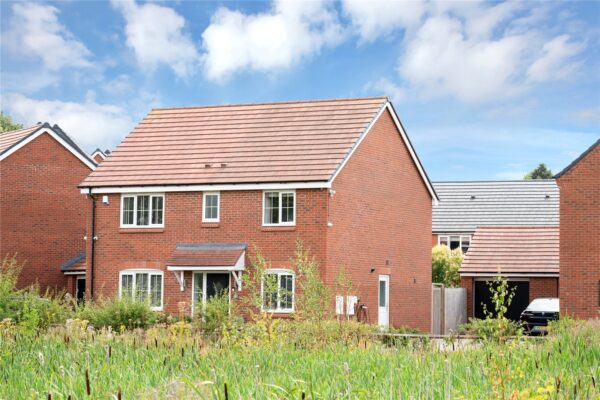 Bossu Drive, Stoughton Park, Oadby, Leicester, LE2 2GR
