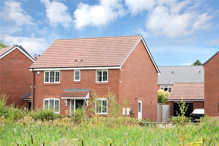 Bossu Drive, Stoughton Park, Oadby, Leicester, LE2 2GR
