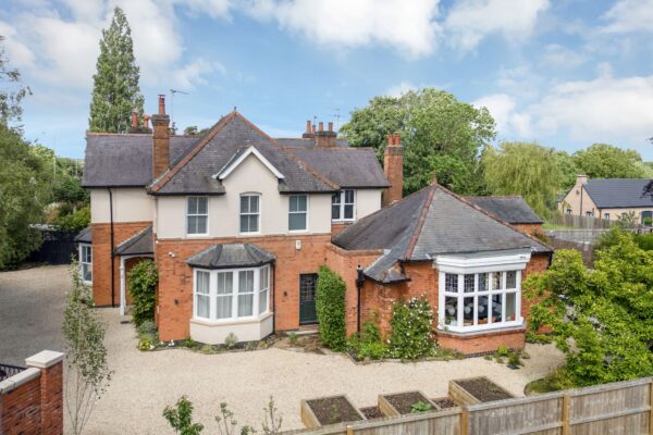Lutterworth Road, Dunton Bassett, LE17