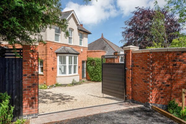 Lutterworth Road, Dunton Bassett, LE17