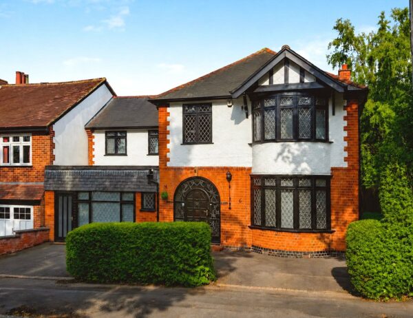 Carisbrooke Avenue, South Knighton, Leicester, LE2