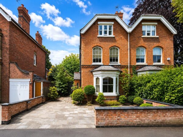 Knighton Drive, Stoneygate, Leicester, LE2